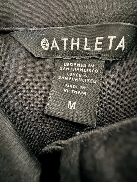 Athleta Allure Shirt Jacket
Womens Crop Long Sleeve Button Front - Picture 11 of 14